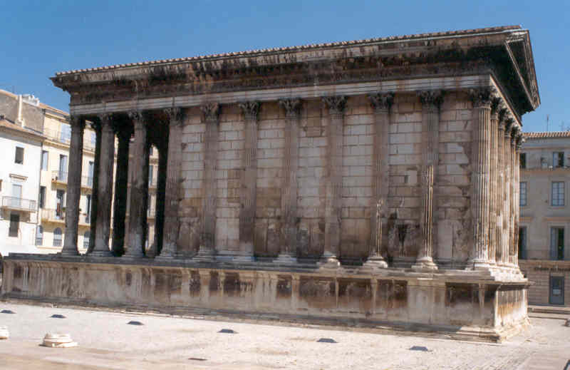 NIMES - LA MAISON CAREE
