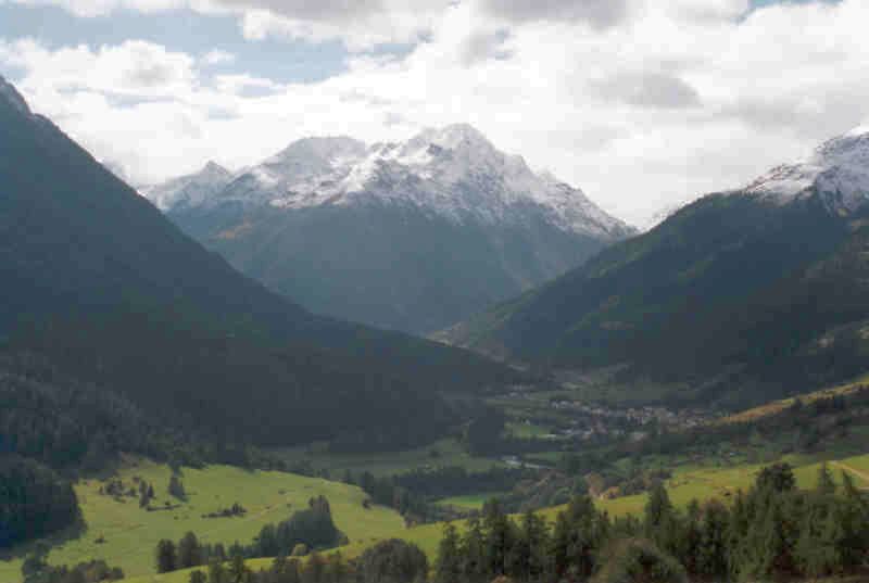 UNDER ENGADIN